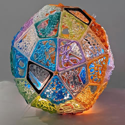 易碎材料的惊人可塑性！“编织”的玻璃雕塑