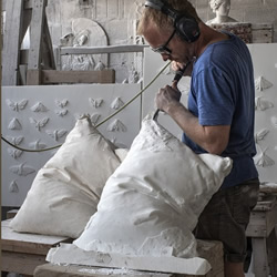 大理石块雕刻成白色枕头 带有自然褶皱！