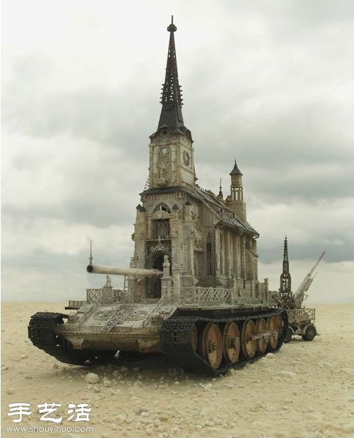 震撼雕塑作品——坦克上的教堂