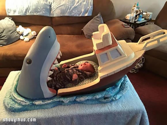 大白鲨造型雕刻婴儿床 给侄子的最温馨礼物