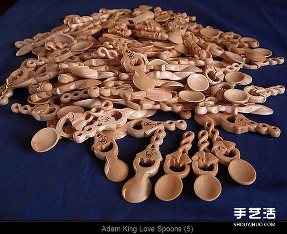 “爱”勺木雕艺术家Adam King 的雕刻作品