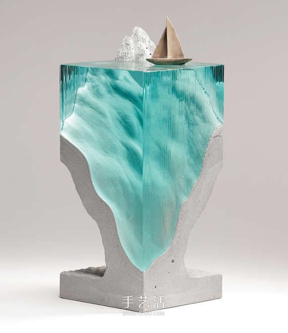 利用手工切割玻璃 模拟出澄澈的水中世界