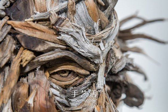 五官脸孔全浮现 最野性原始的人物木头雕像