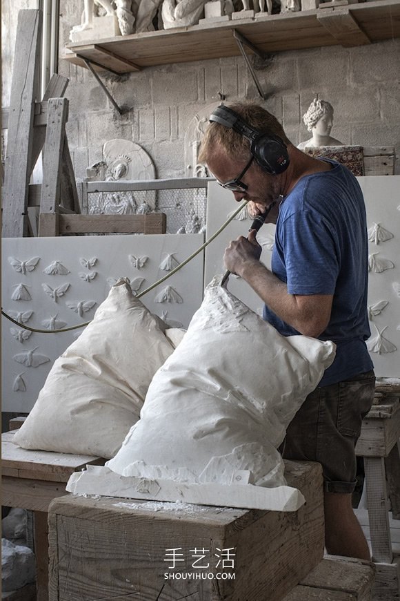 大理石块雕刻成白色枕头 带有自然褶皱！