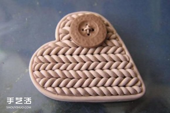用软陶或粘土DIY制作编织风爱心胸针的方法