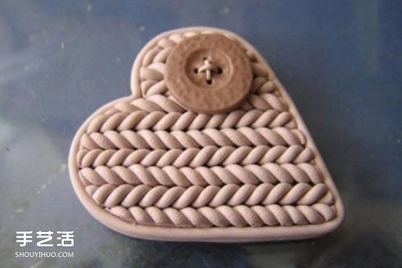 用软陶或粘土DIY制作编织风爱心胸针的方法