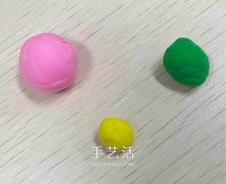 想念起了春天 用超轻粘土手工制作美丽的桃花