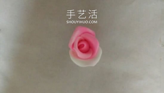 超轻粘土手工制作玫瑰花头绳的做法图解