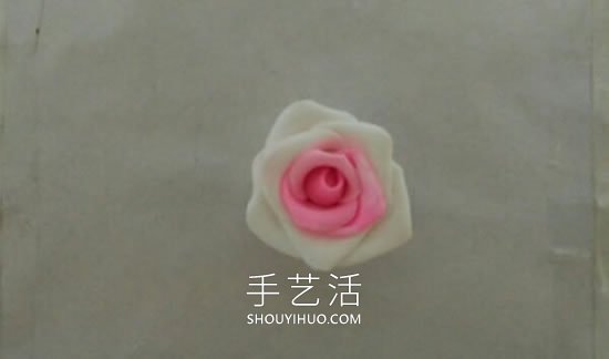 超轻粘土手工制作玫瑰花头绳的做法图解