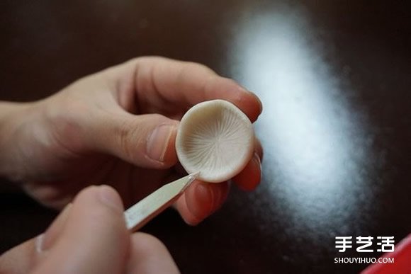 逼真的粘土蘑菇作品欣赏 看着好治愈啊！