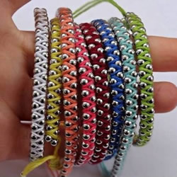 编织绳缠绕上金属珠串 DIY混搭出你的专属手链