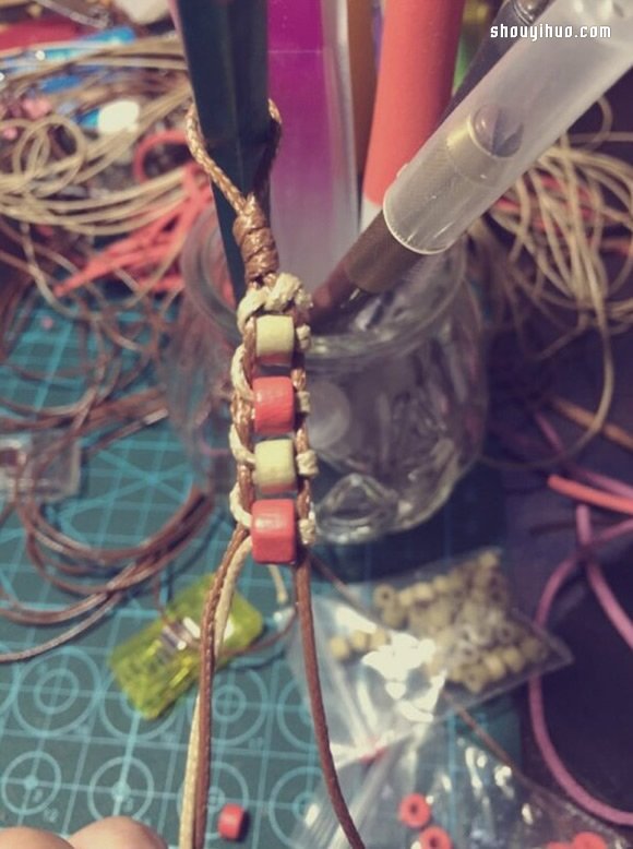 糖果色串珠手链的编法DIY图解教程