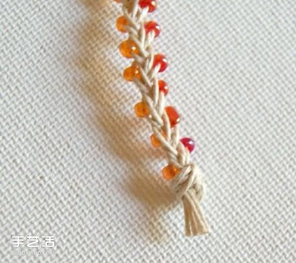 两色串珠手链的编织方法 非常可爱小清新