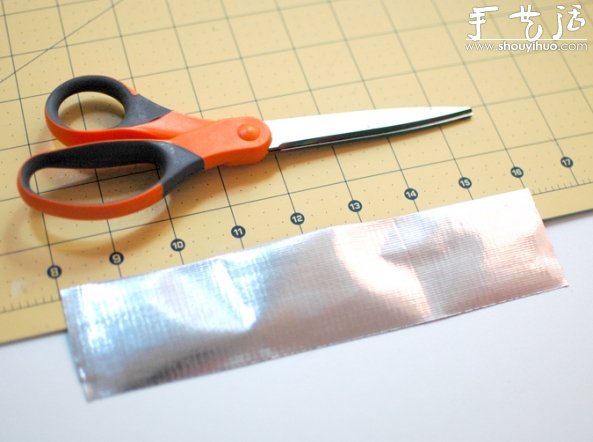 DIY超简单银色胶带手镯