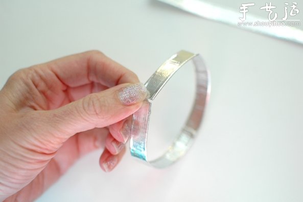 DIY超简单银色胶带手镯