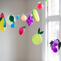 气球结合剪纸手工制作梦幻水果装饰