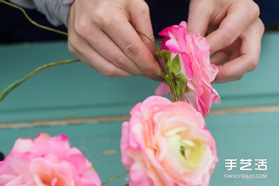 新娘鲜花花环制作方法 鲜花头饰花环DIY教程