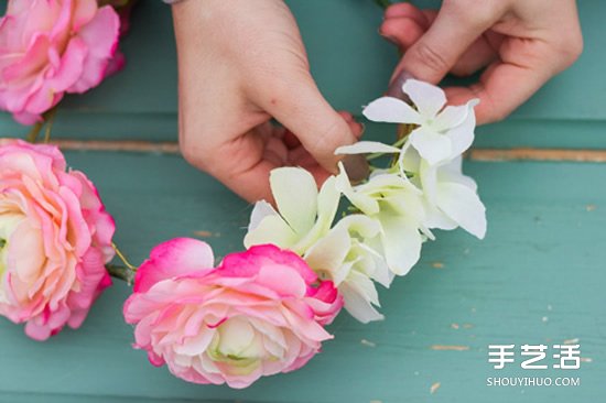 新娘鲜花花环制作方法 鲜花头饰花环DIY教程