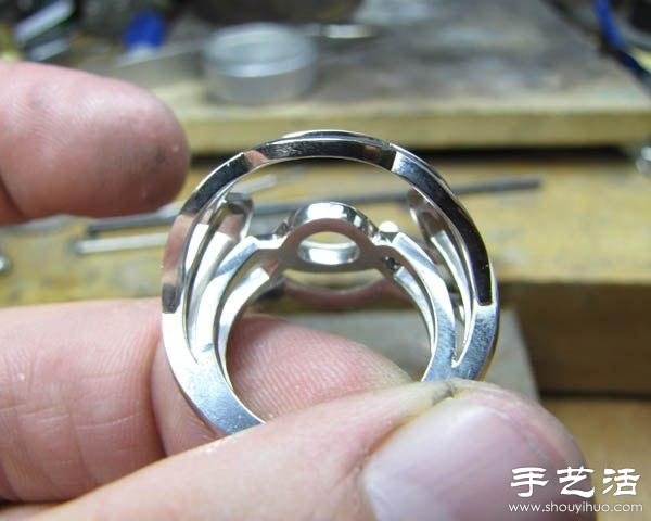 绿宝石戒指的手工制作过程