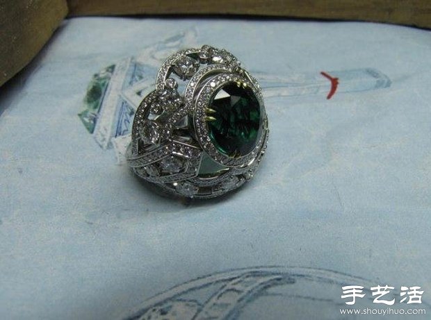 绿宝石戒指的手工制作过程