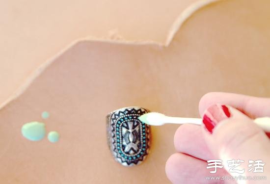 指甲油DIY改造金属戒指的方法