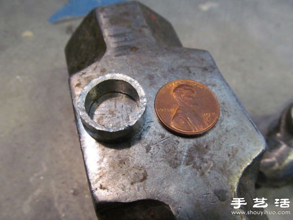 看手工牛人用硬币DIY制作戒指