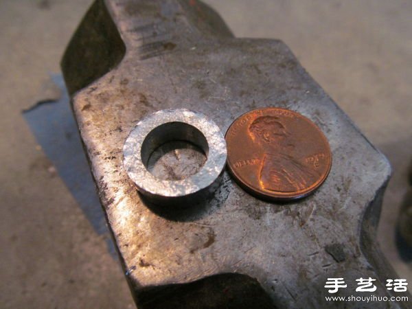 看手工牛人用硬币DIY制作戒指