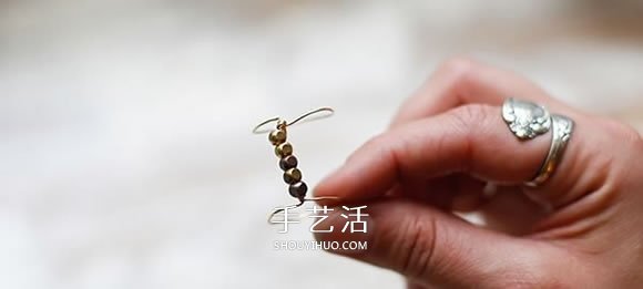 简易双环戒指的做法 DIY金属丝串珠戒指图解