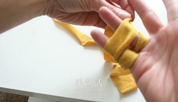 旧T恤编织手链的方法 粗犷风男士手链DIY