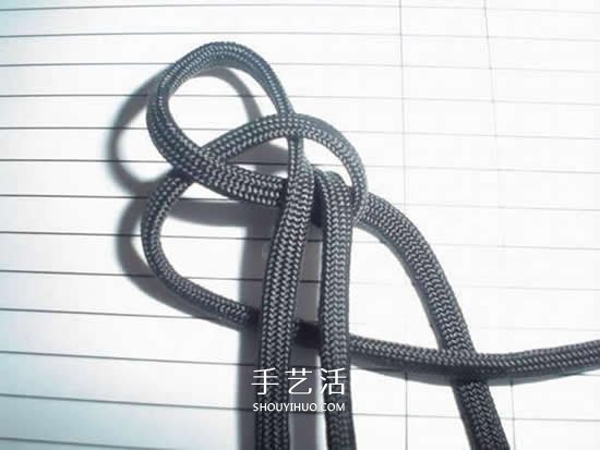 男士伞绳手绳的编法 简洁阳刚男手链编织图