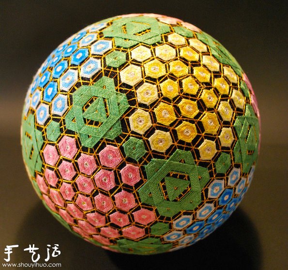 日本一位92岁老奶奶手工制作的漂亮手鞠球