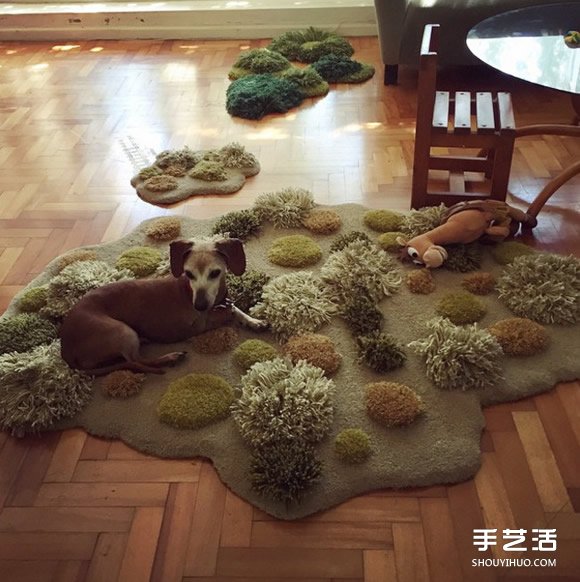 利用绿色毛线织成的自然系地毯 看起来超舒服