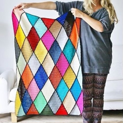 像是七巧板拼成的漂亮手工针织毯子花样图解