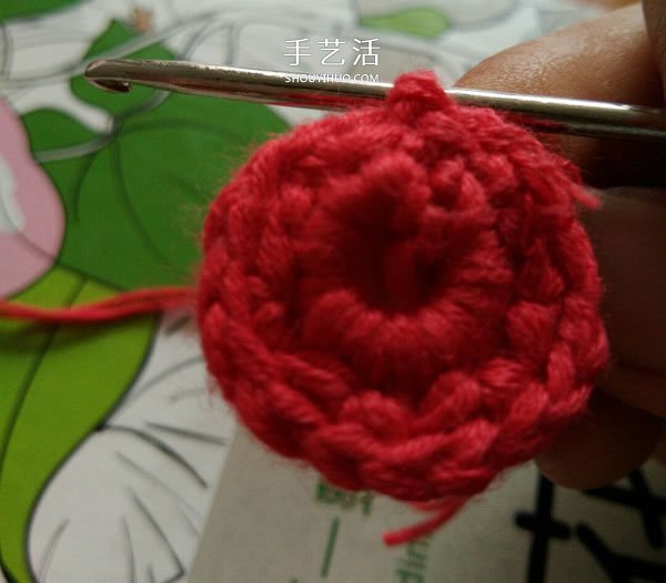 毛线小花的钩针编织图解 六瓣花朵的编织教程