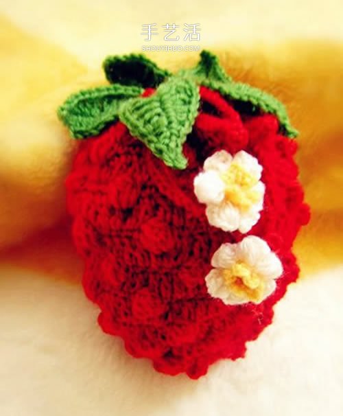 草莓零钱包的编织方法 钩针编织水果零钱包