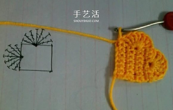 简单钩针编织教程：毛线爱心小挂饰的织法