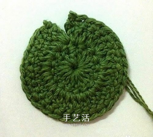 毛线编织莲花胸针的方法 钩针荷花胸花的编法