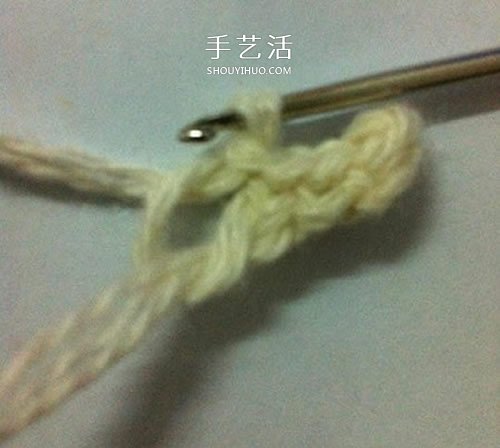 毛线编织莲花胸针的方法 钩针荷花胸花的编法