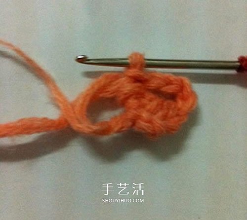 毛线编织莲花胸针的方法 钩针荷花胸花的编法