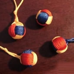 三色球的编织方法图解 用道具编三色球小挂件