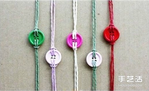 儿童手链怎么编 简单带纽扣手链编织方法图解