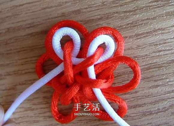 中国结之团锦结滚边法编织小花饰品的方法