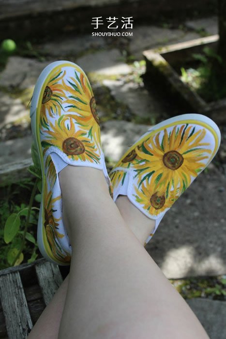 帆布鞋怎么画的教程 把梵高的向日葵画到鞋上