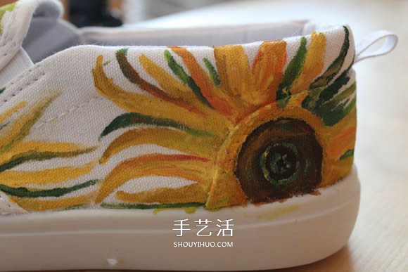 帆布鞋怎么画的教程 把梵高的向日葵画到鞋上