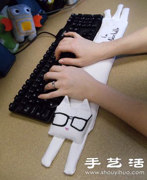 猫咪造型布艺键盘垫的手工制作教程