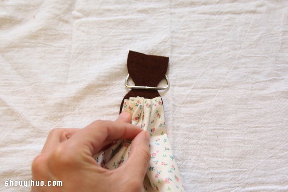 丝巾或围巾DIY手工制作相机背带图解教程