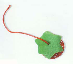 草莓造型窗帘扣的布艺手工制作教程