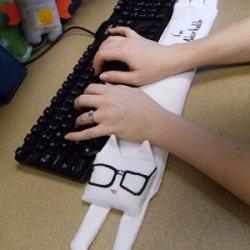猫咪造型布艺键盘垫的手工制作教程