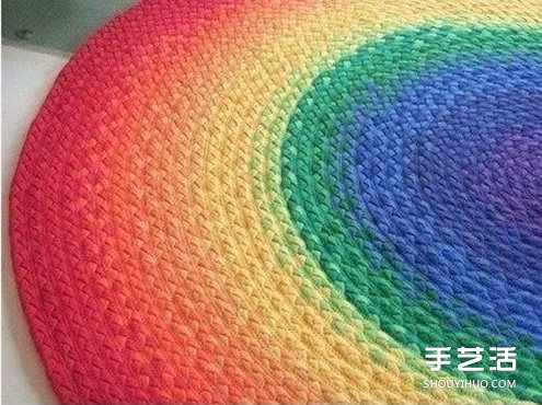 旧T恤编织地毯的方法步骤 漂亮的圆形地毯DIY