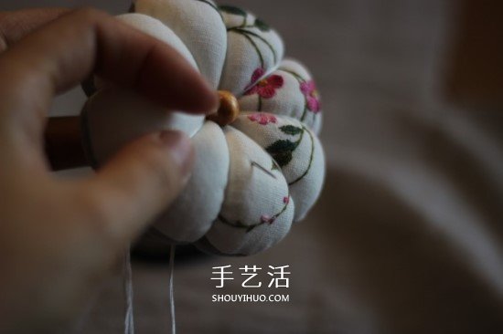 可爱南瓜针插的做法 DIY布艺针插制作图解